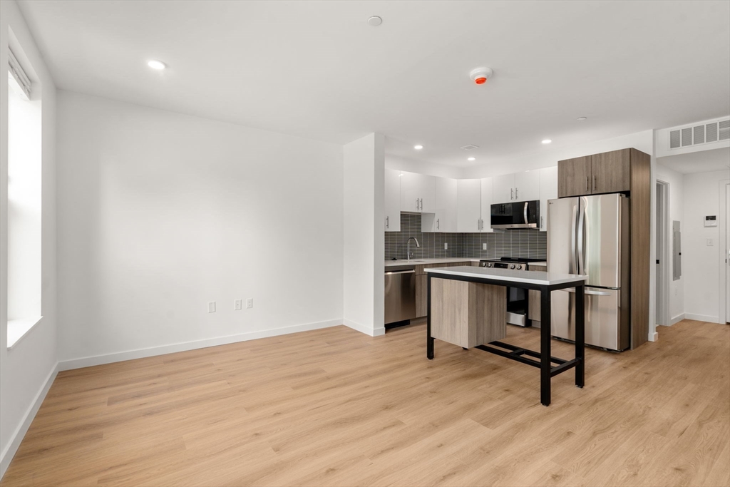 40 Centre St # 207 Property Photo 1
