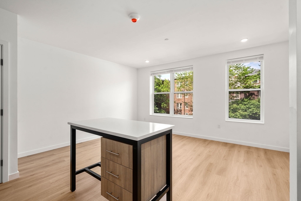 40 Centre St # 207 Property Photo 3