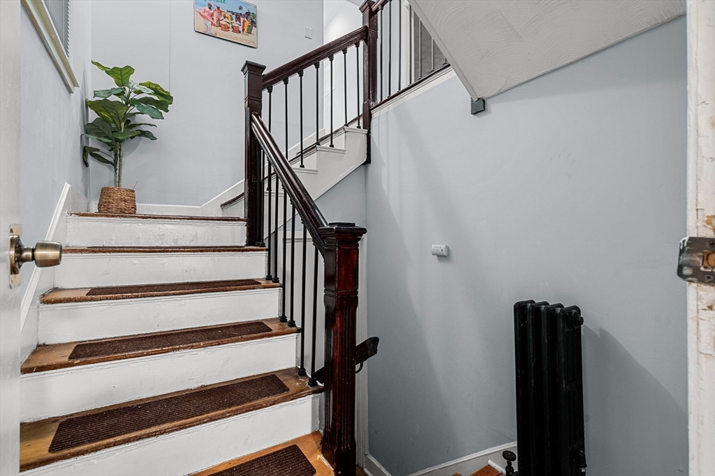 33 Waumbeck St Property Photo 12