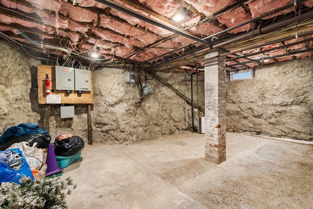 33 Waumbeck St Property Photo 26