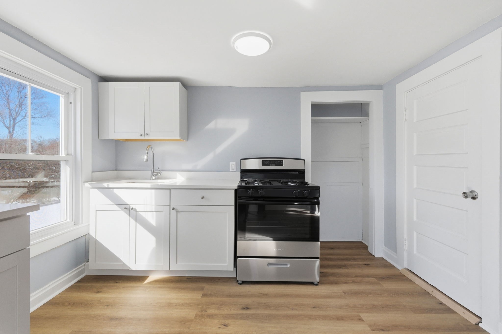 48 Walker St # B Property Photo 6
