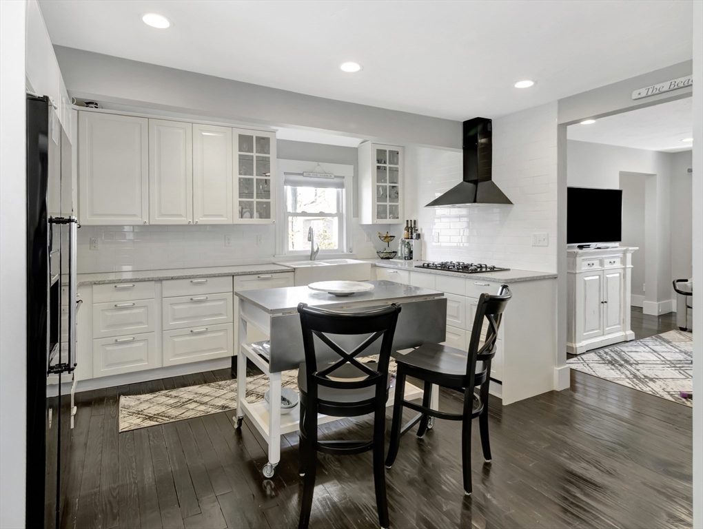 9 C St Property Photo 1