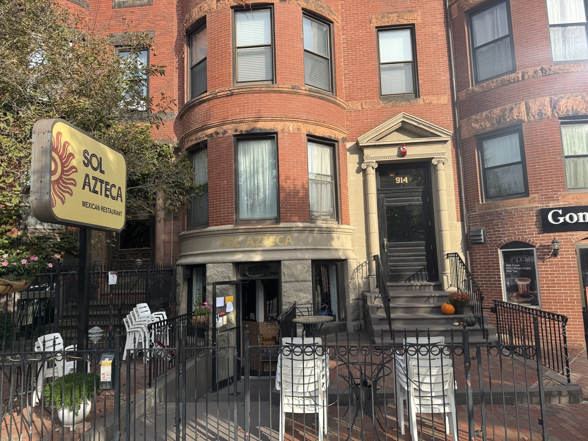 914 Beacon St Property Photo 2