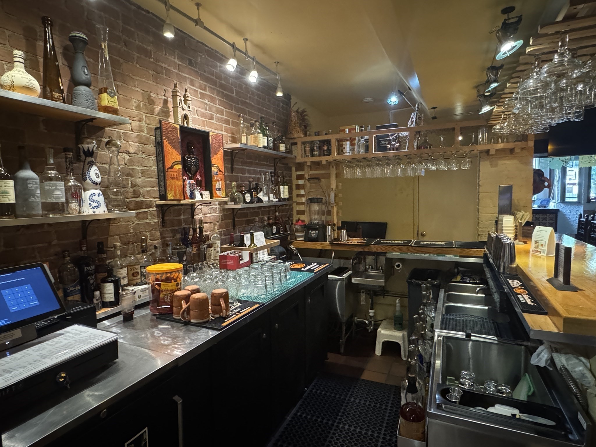 914 Beacon St Property Photo 10