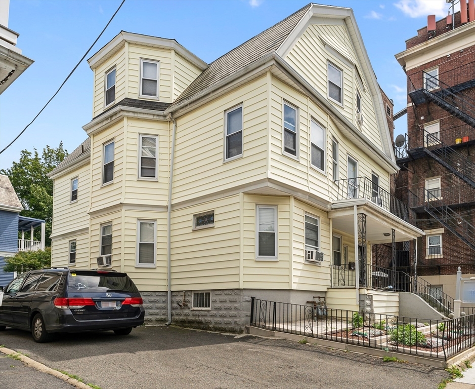 89 Central St Property Photo 3