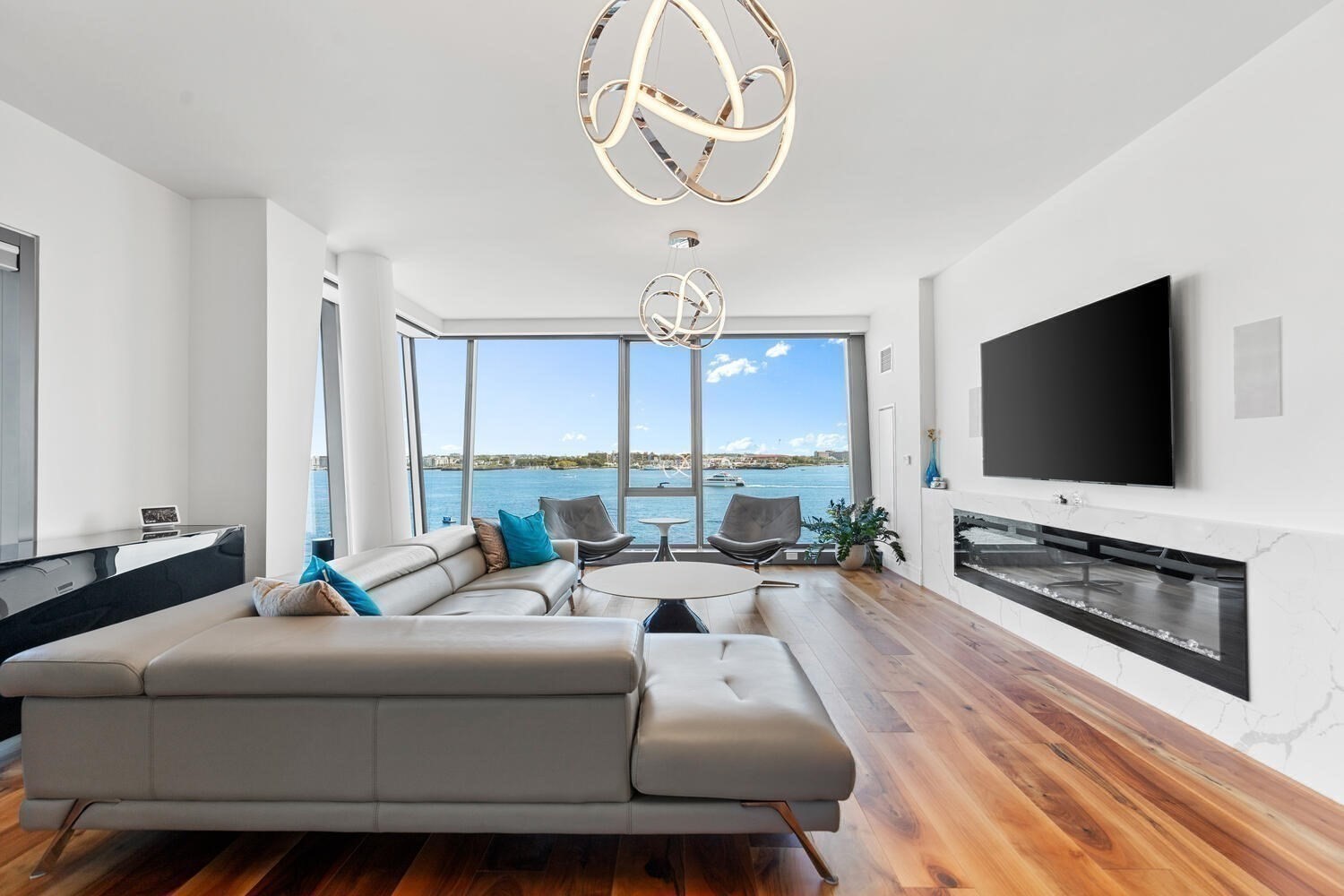 300 Pier 4 Blvd # 5c Property Photo 1