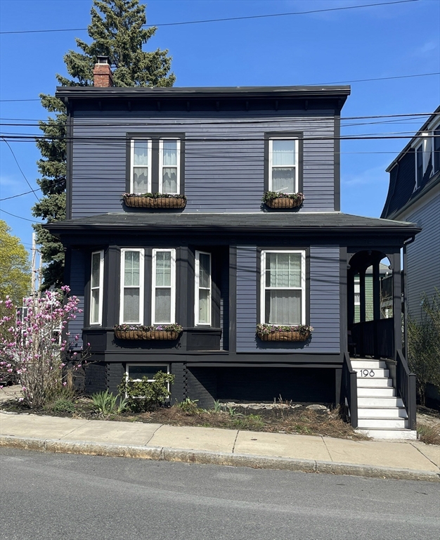 198 Byron St