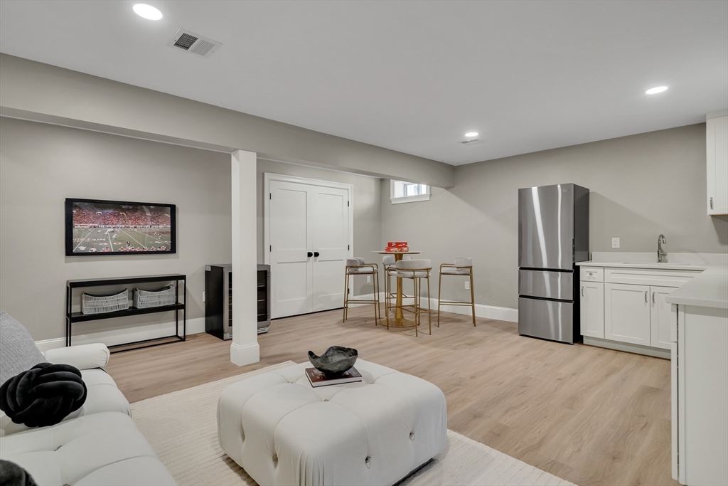 1 Cushing Street Property Photo 38