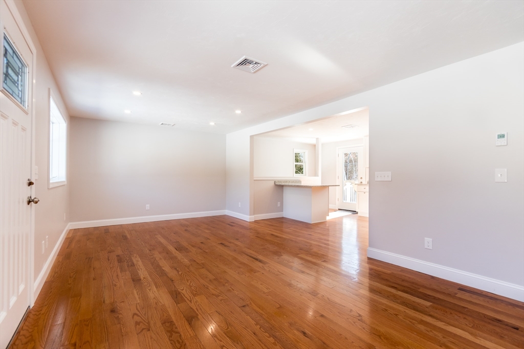 24 Weatherglass Ln Property Photo 6