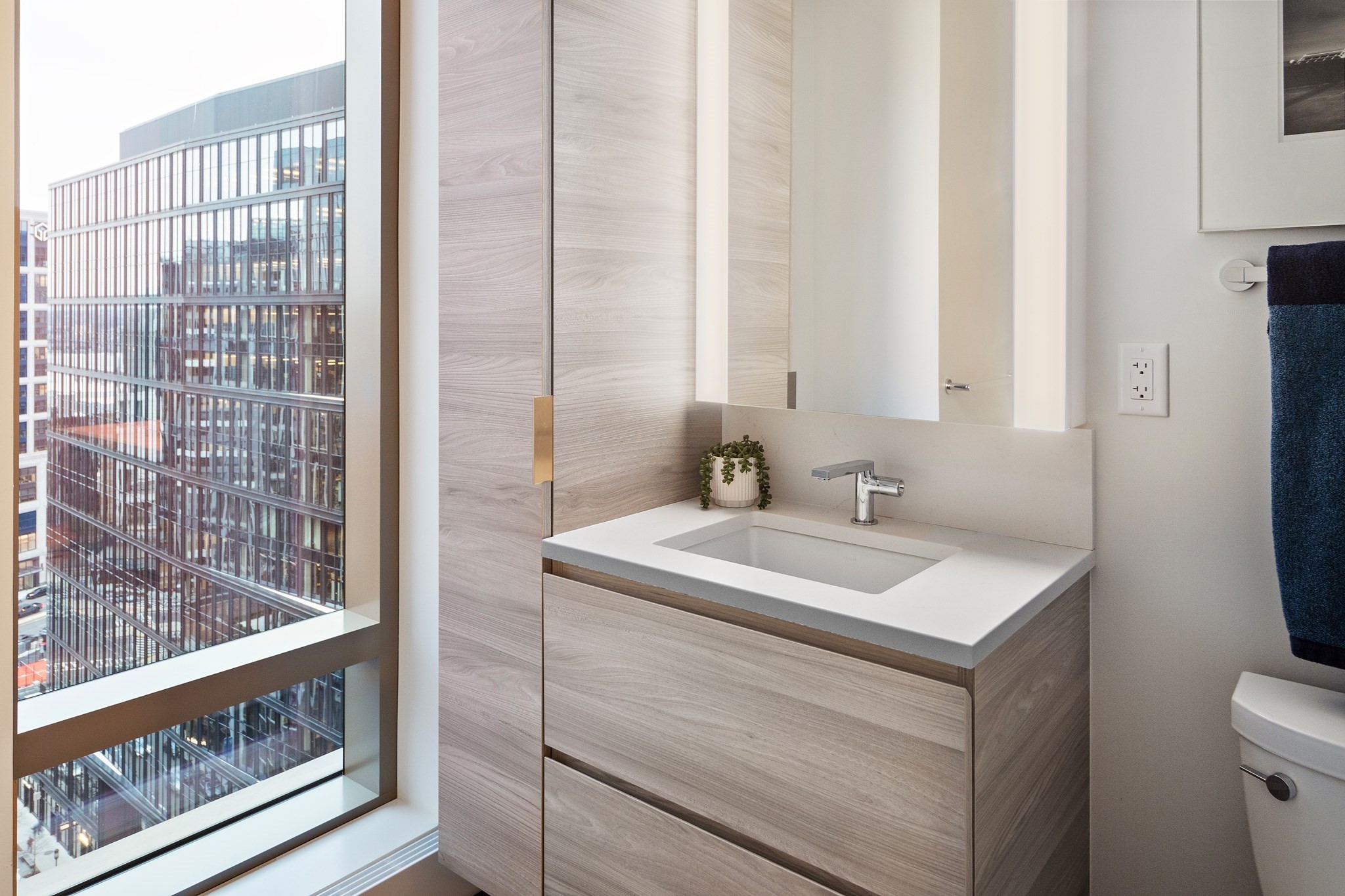 133 Seaport Boulevard # 2101 Property Photo 13