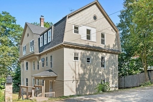 139 Lincoln St Property Photo 2