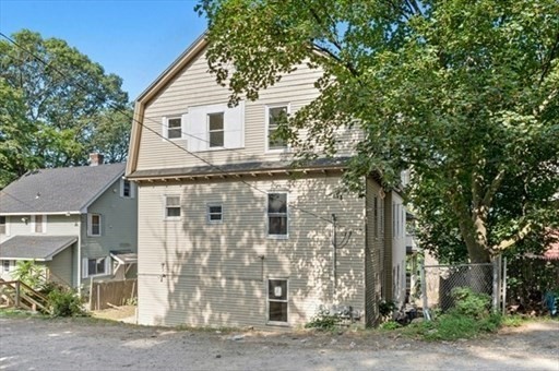 139 Lincoln St Property Photo 3