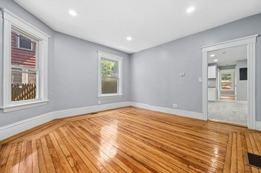 139 Lincoln St Property Photo 5