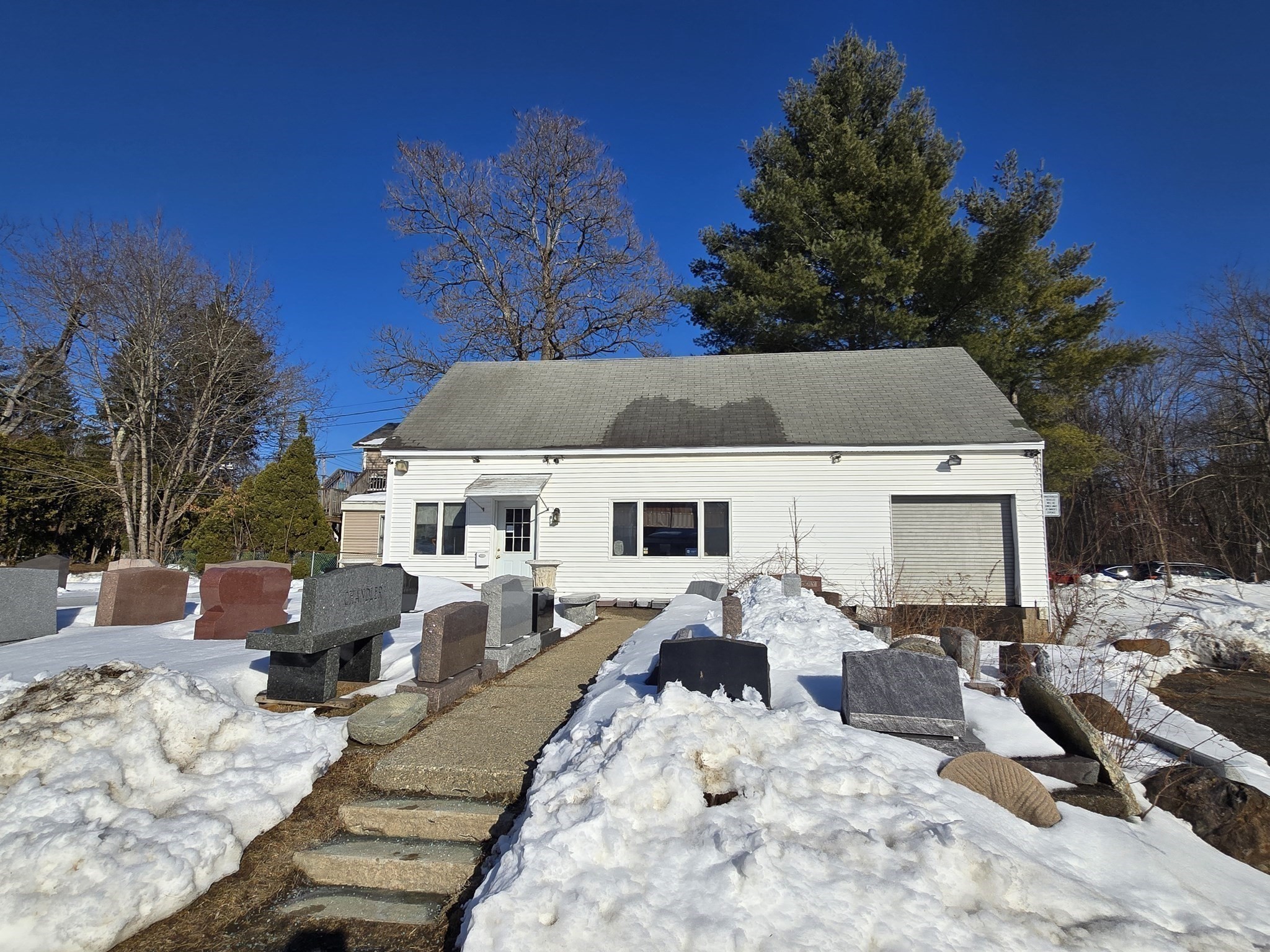699-707 Main St Property Photo 6