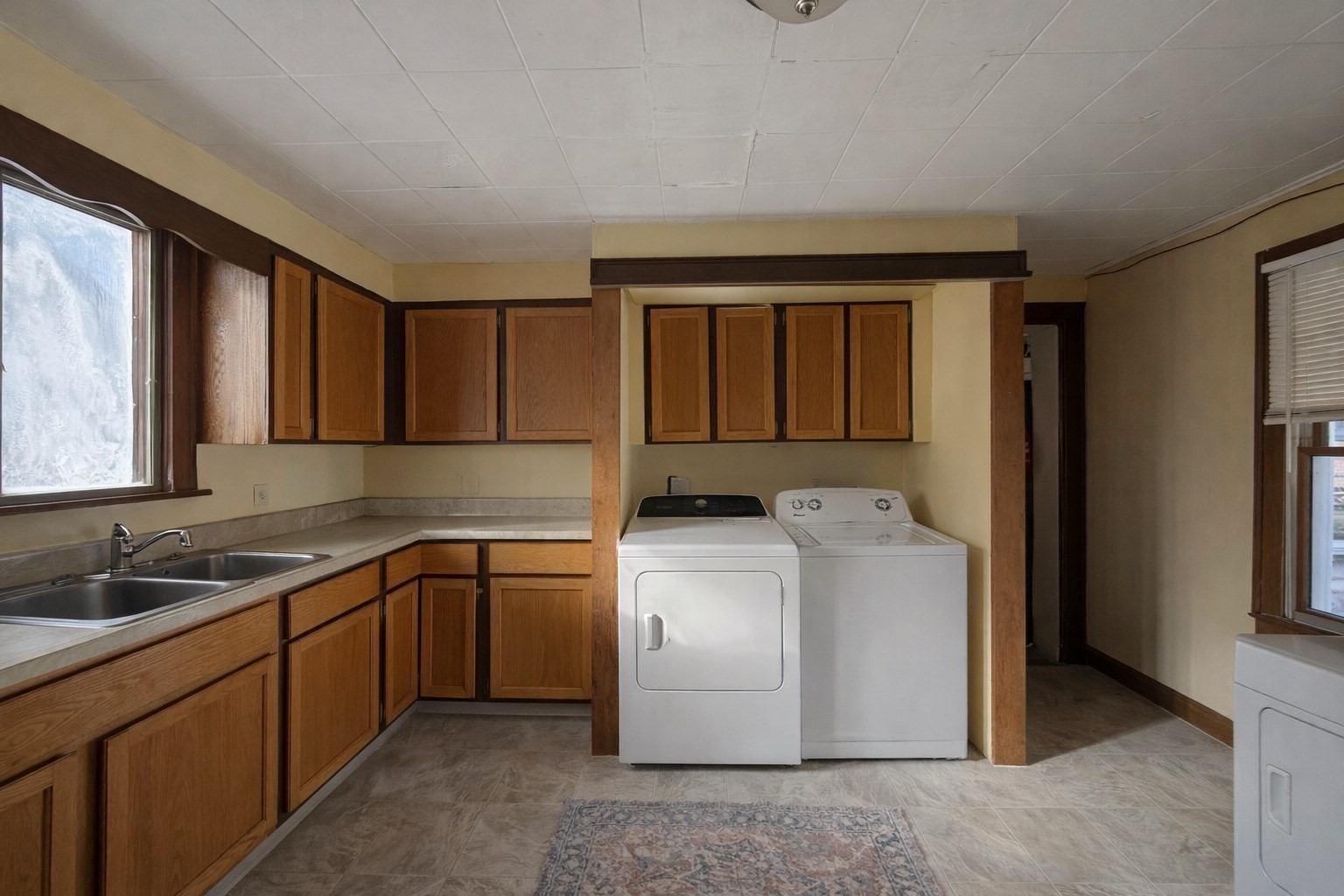 699-707 Main St Property Photo 9
