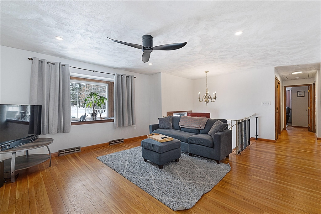 8 Barry Drive Property Photo 3