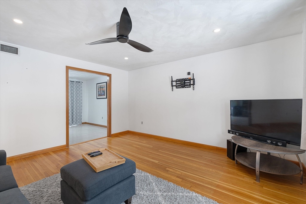 8 Barry Drive Property Photo 5