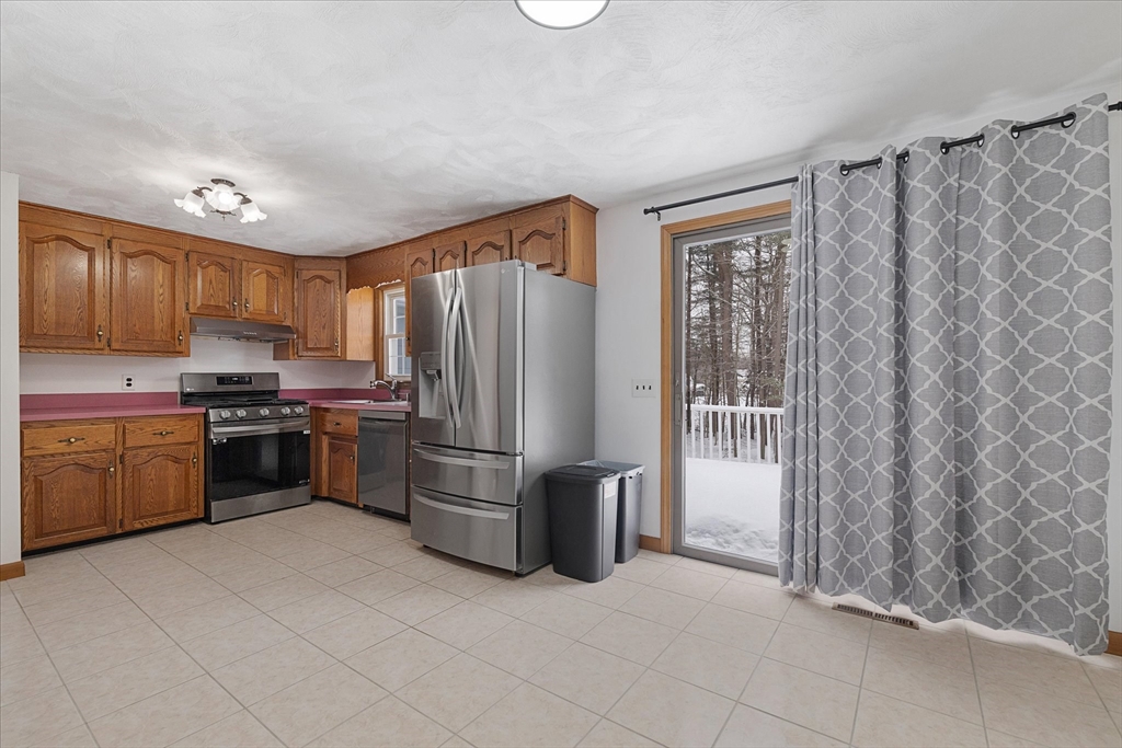 8 Barry Drive Property Photo 6