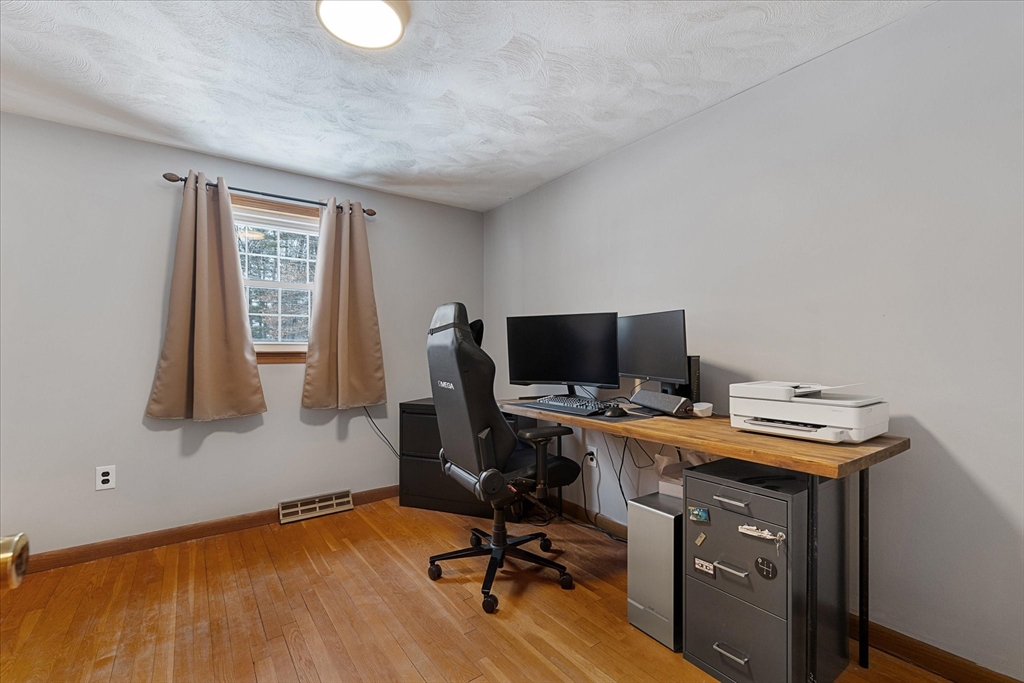 8 Barry Drive Property Photo 20