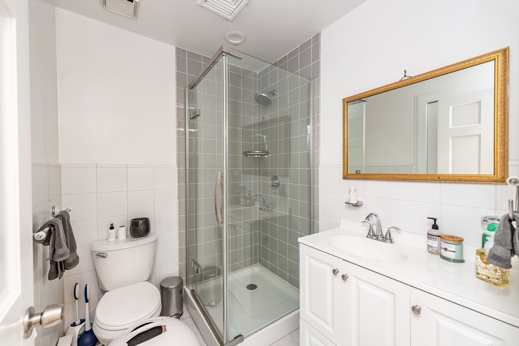 470 Commonwealth Ave Property Photo 16