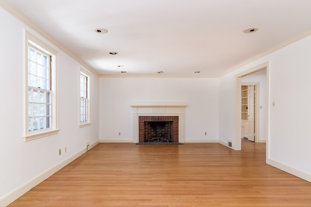 162 Hampshire Rd Property Photo 3