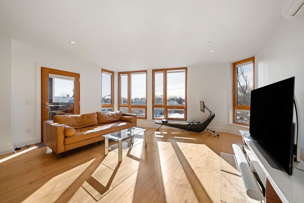 240 Salem St # 3b Property Photo 4