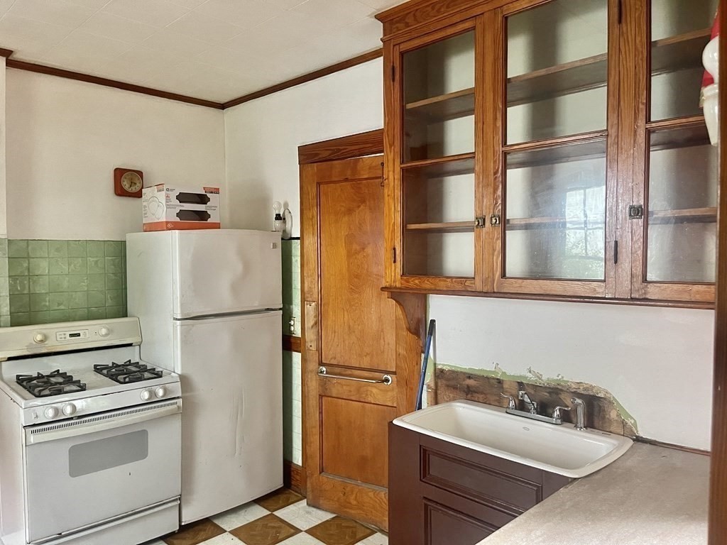 47 Pleasant St Property Photo 2