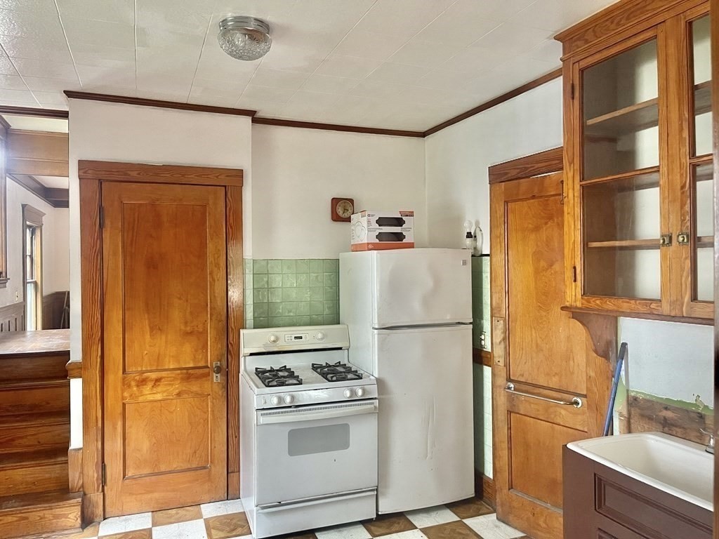 47 Pleasant St Property Photo 3