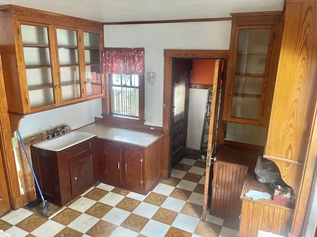 47 Pleasant St Property Photo 4