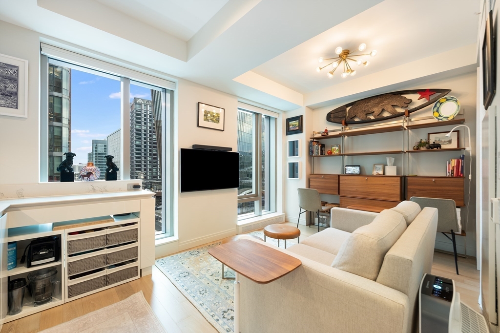 135 Seaport Blvd # 818 Property Photo 2