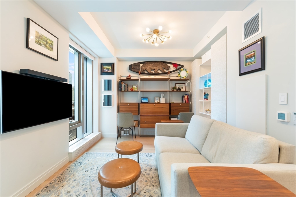 135 Seaport Blvd # 818 Property Photo 3