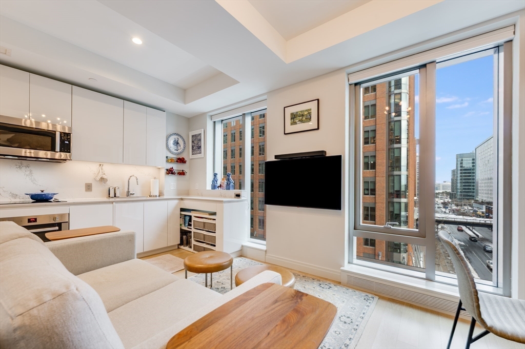 135 Seaport Blvd # 818 Property Photo 4