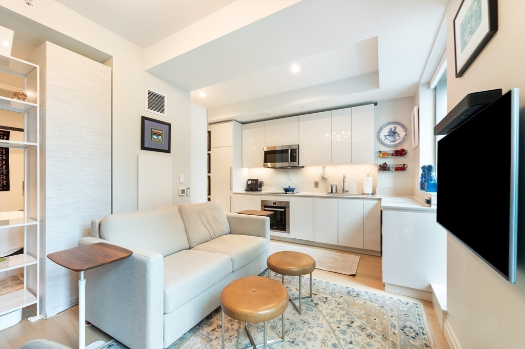 135 Seaport Blvd # 818 Property Photo 5