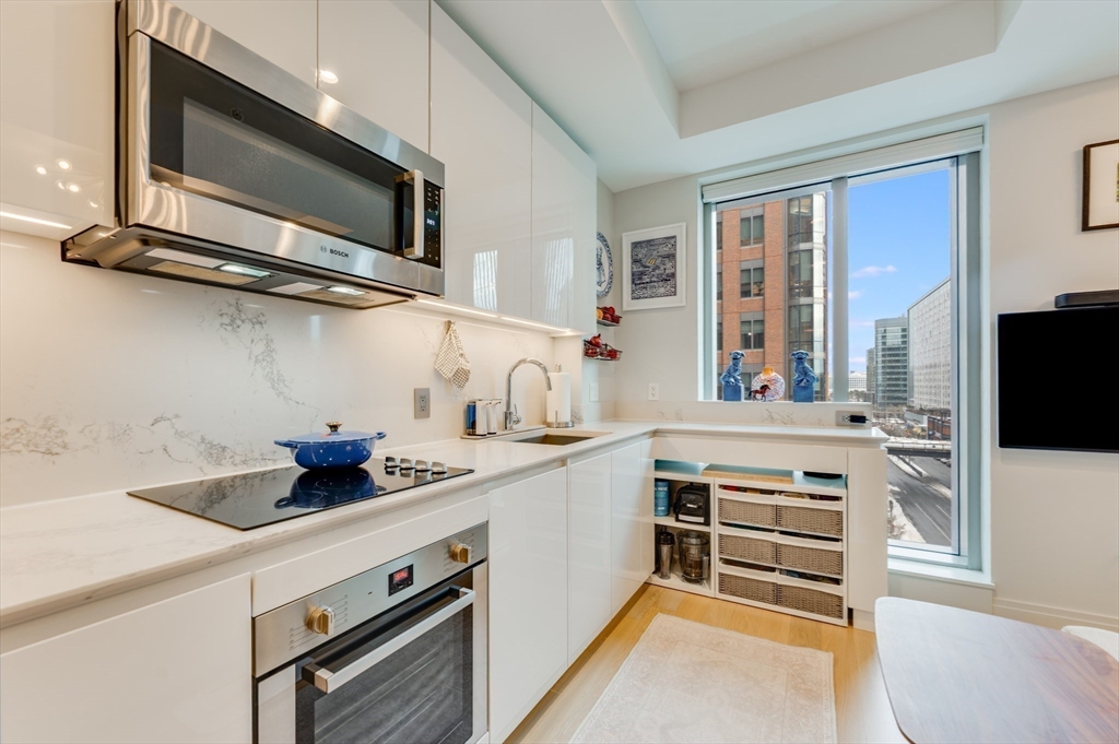 135 Seaport Blvd # 818 Property Photo 6