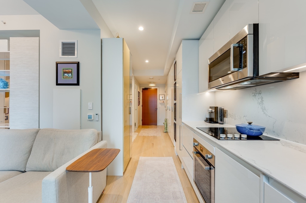 135 Seaport Blvd # 818 Property Photo 7