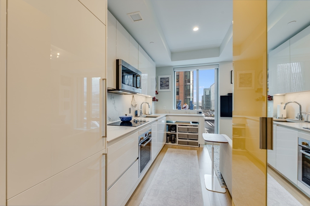135 Seaport Blvd # 818 Property Photo 8
