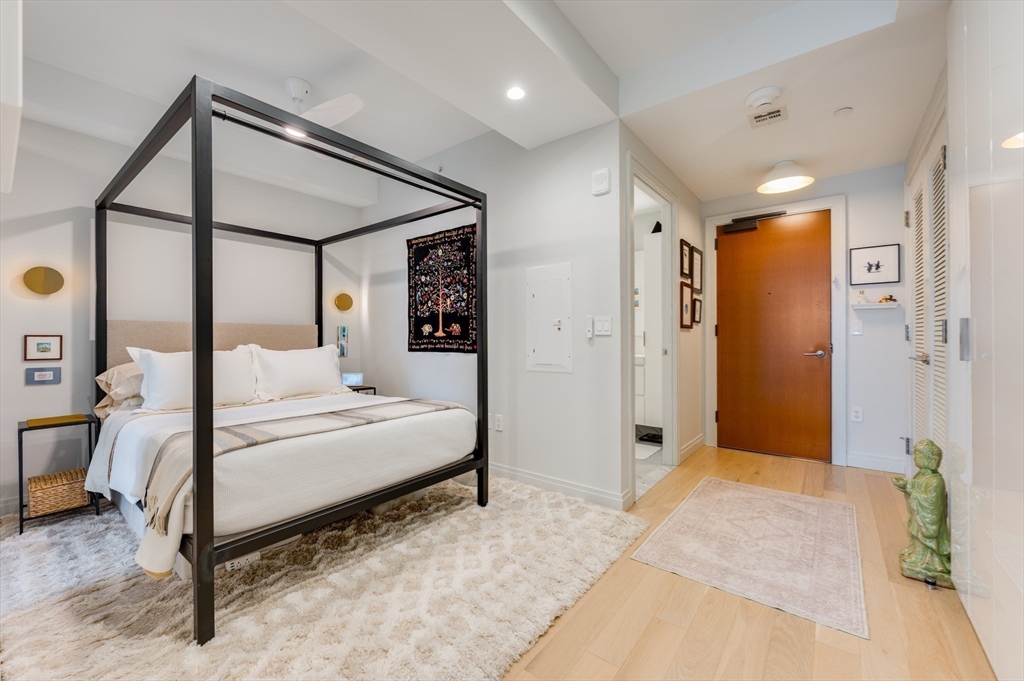 135 Seaport Blvd # 818 Property Photo 11