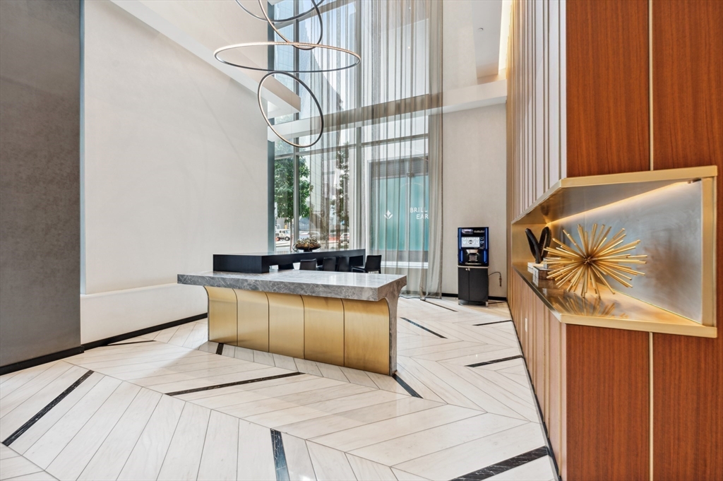 135 Seaport Blvd # 818 Property Photo 17