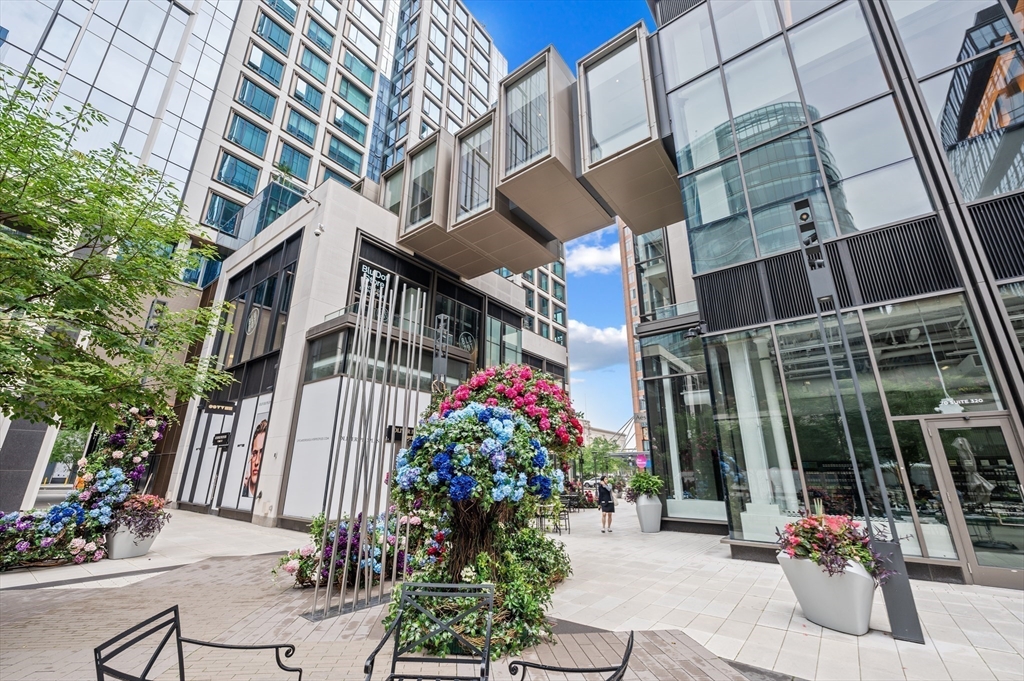 135 Seaport Blvd # 818 Property Photo 28