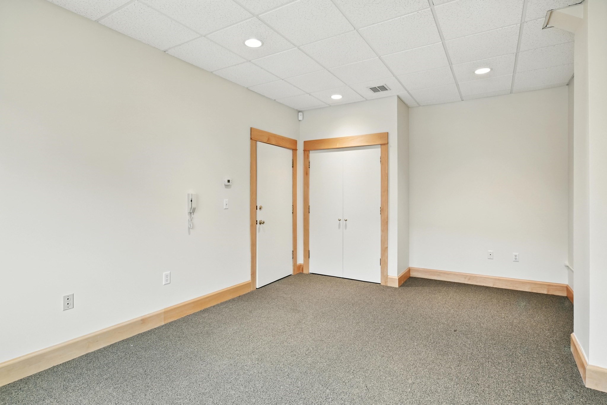 5 Strong Ave Property Photo 3