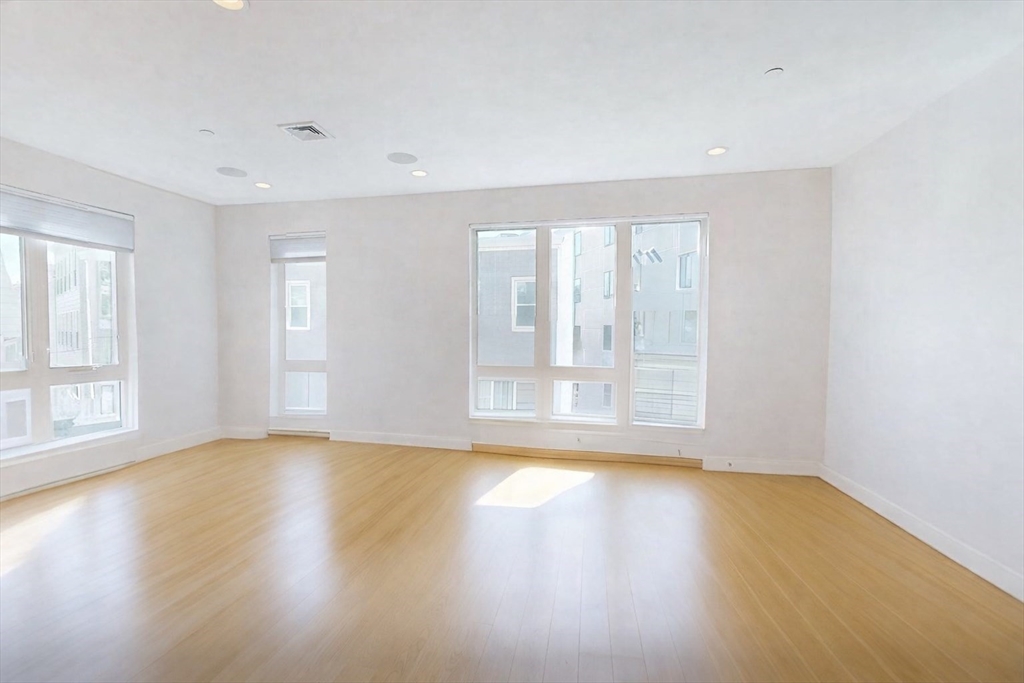 488 Dorchester Ave # 3e Property Photo 3