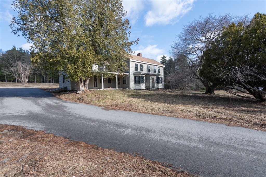 131 Wellesley Street Property Photo 3