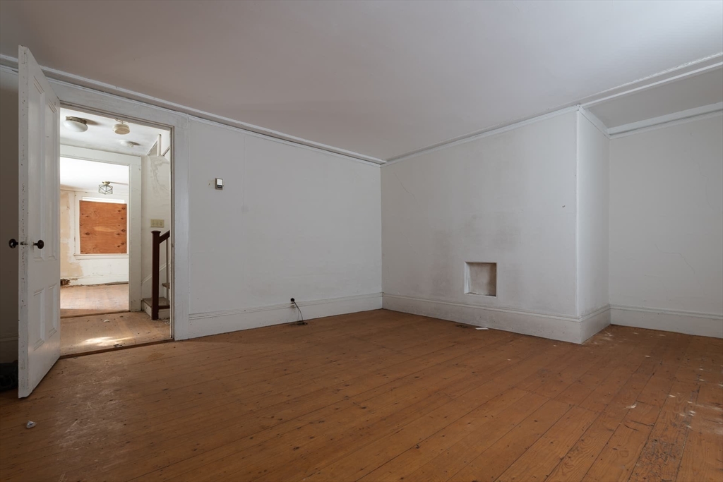 131 Wellesley Street Property Photo 23