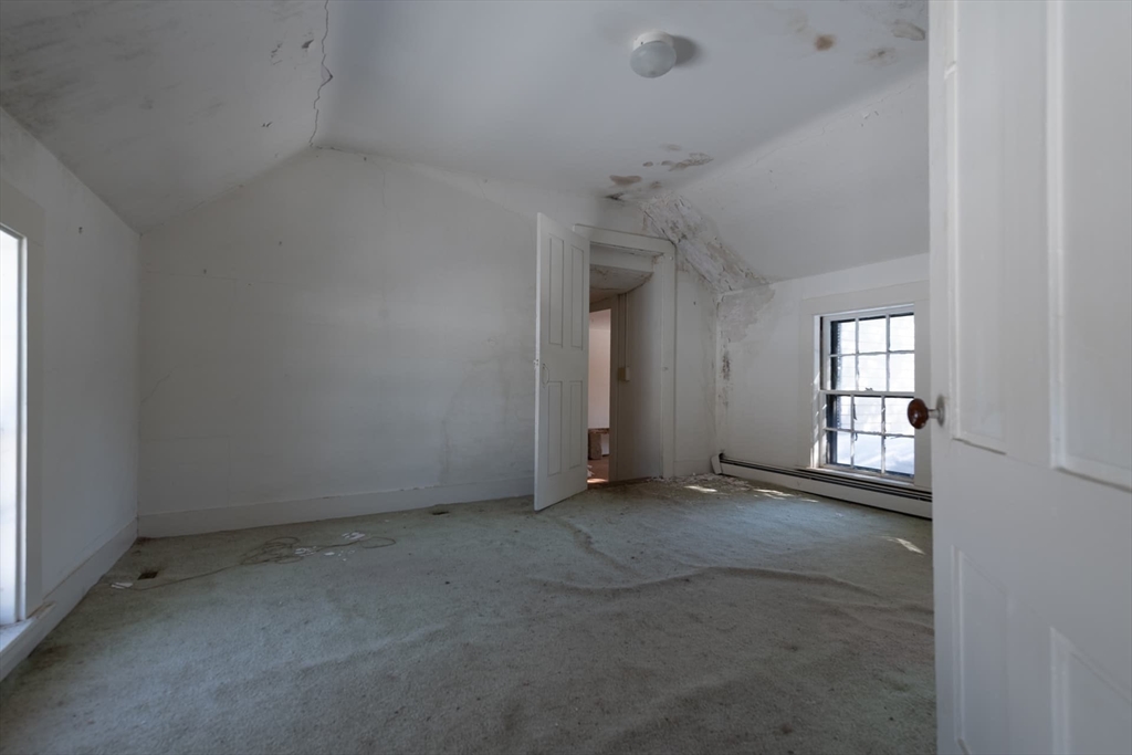 131 Wellesley Street Property Photo 29