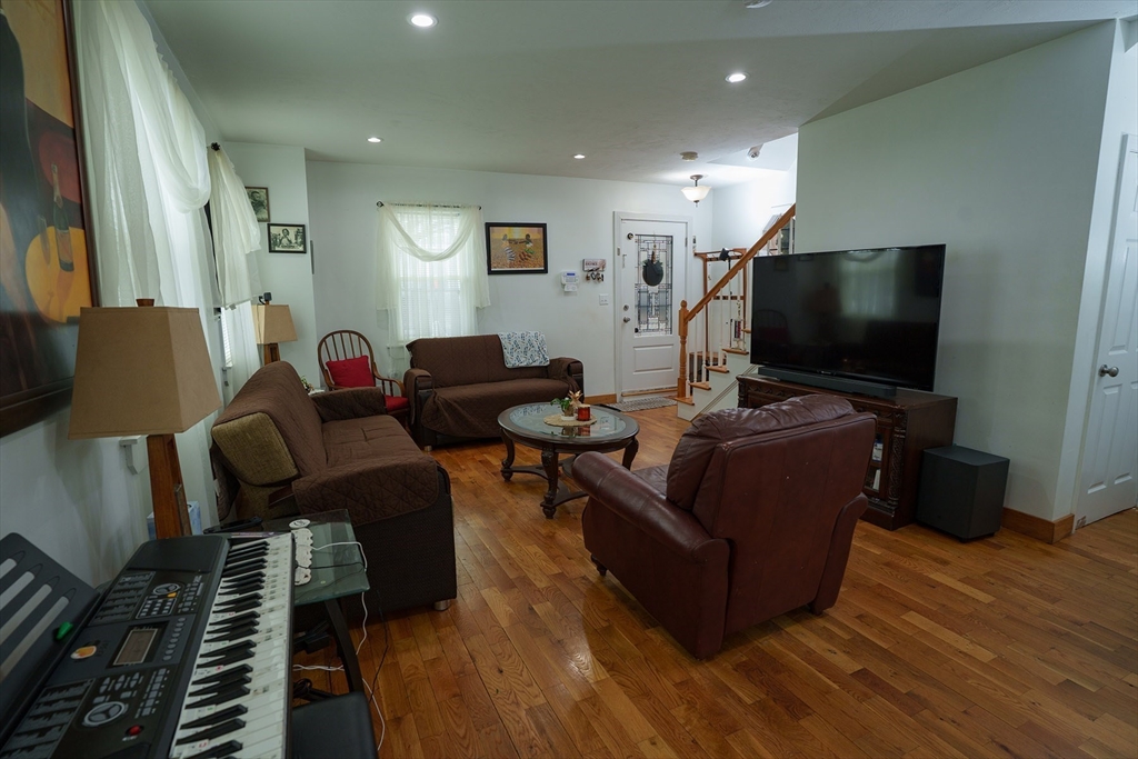 80 Collins St. Property Photo 4