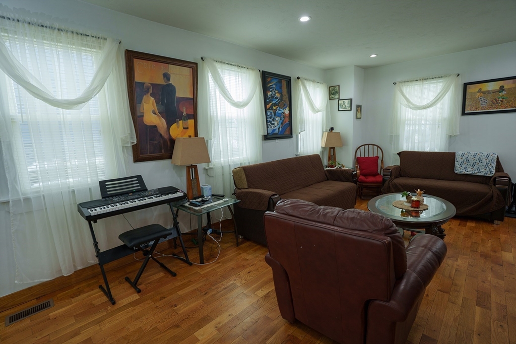 80 Collins St. Property Photo 6
