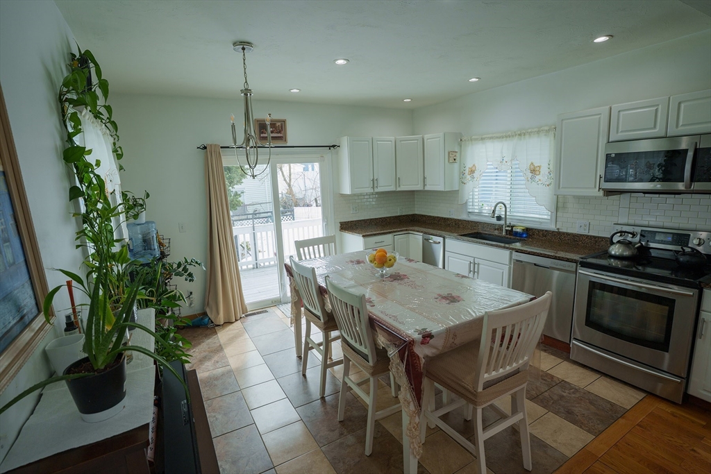 80 Collins St. Property Photo 8