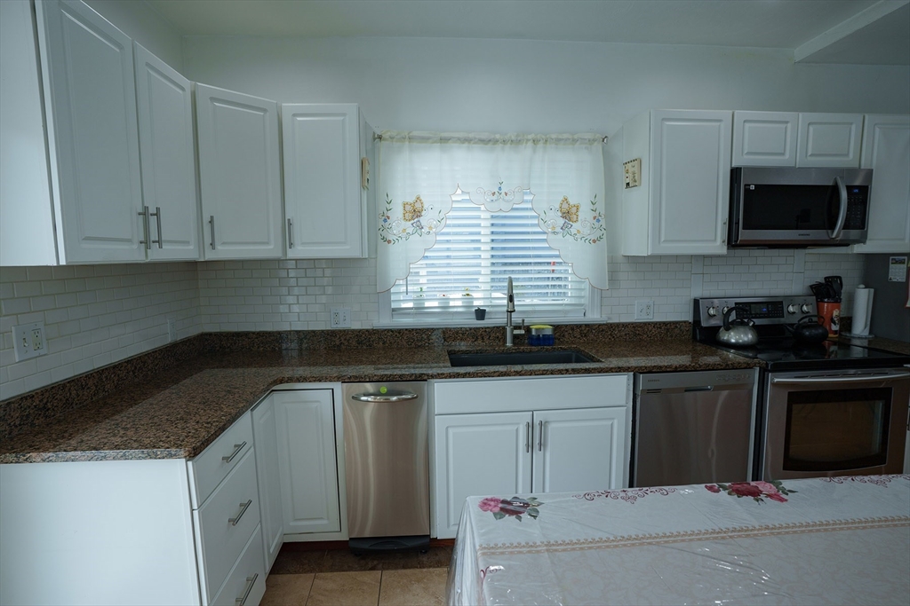 80 Collins St. Property Photo 11