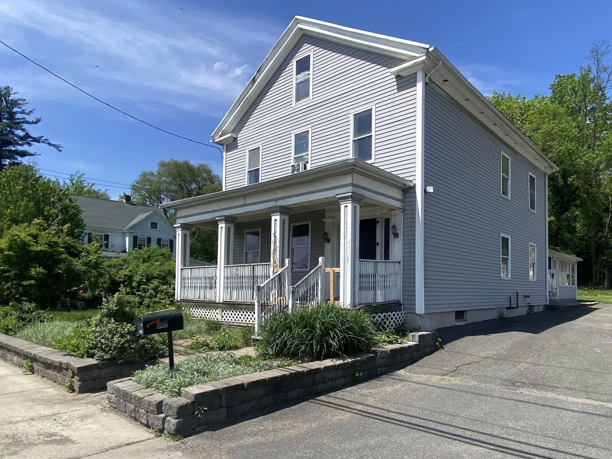 427-429 Deerfield St Property Photo 1
