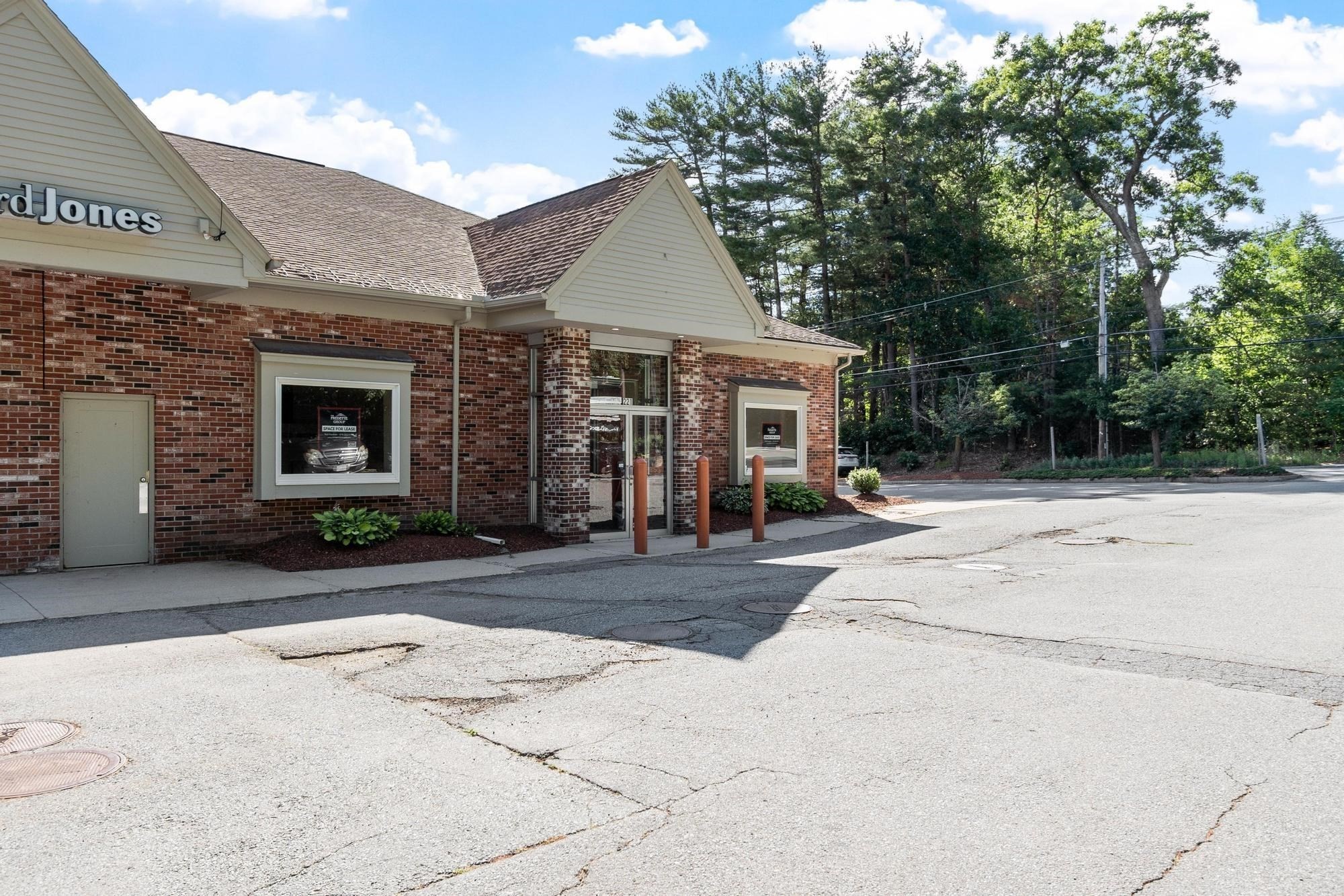 223 Groton Road Property Photo 4